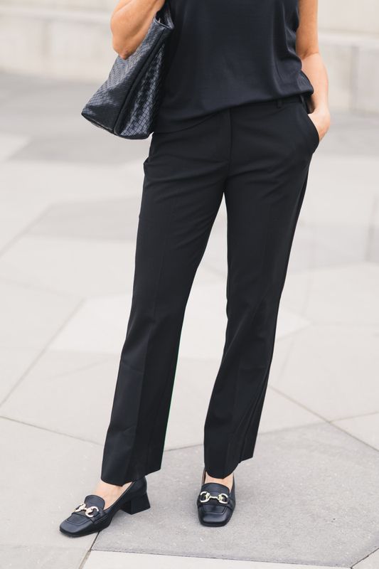 Clara 285 Black Regular 