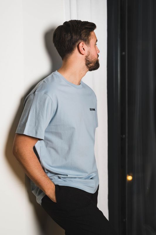 SS Relaxed Graphic Tee Jet Stream 