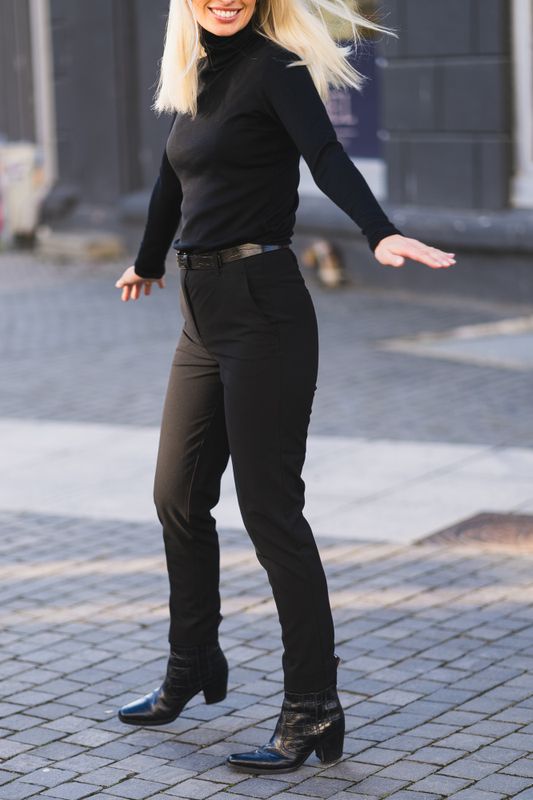 Julia 285 Black 