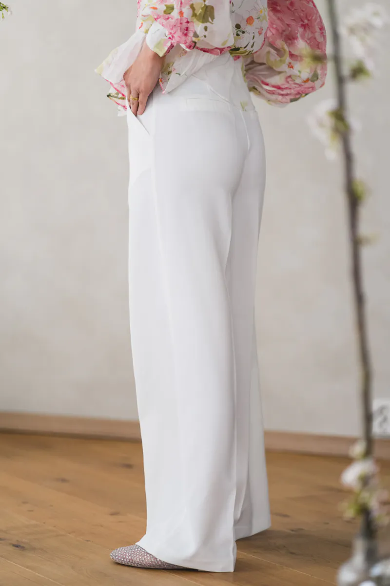Reign Tailored Extra Wide White 