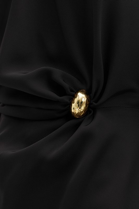 Zilla Brooch Detailed Blouse Black 