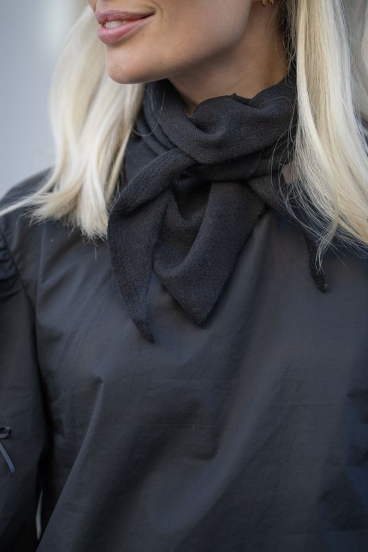 Momento Scarf Jet Black 