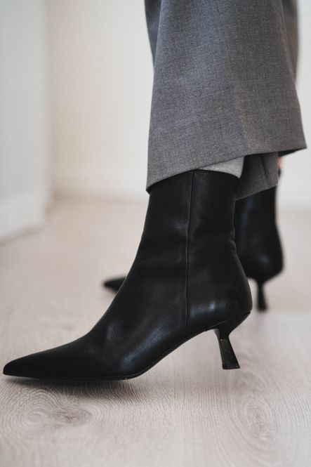 Hovedbilde Violetta Leather Black 