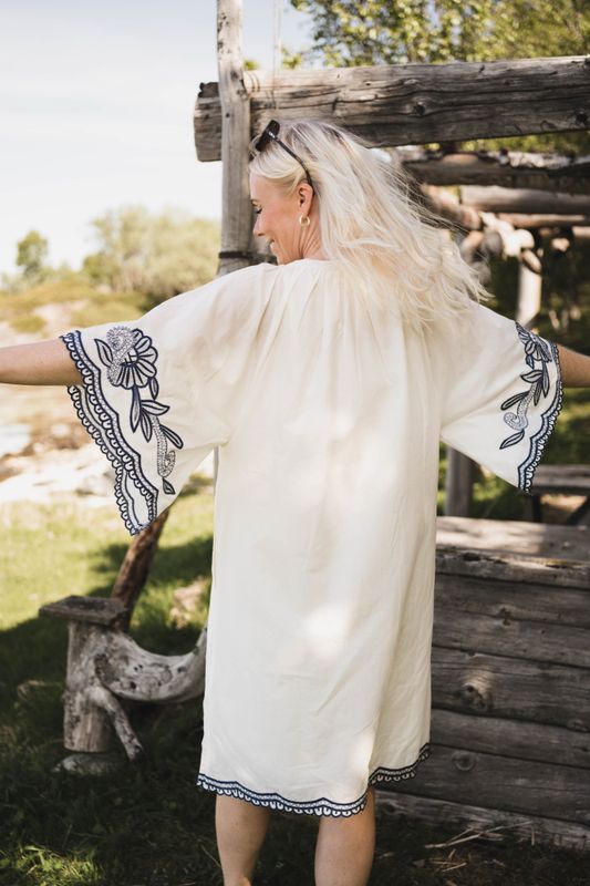 Breanna Dress Whisper White W Blue Emb