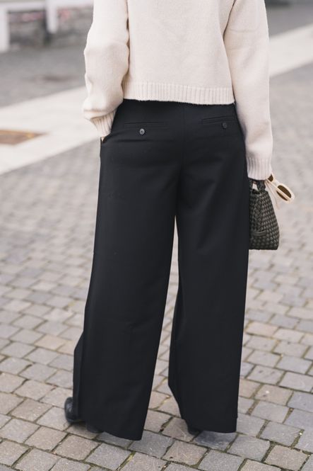 Hovedbilde Laura 285 Black Regular 