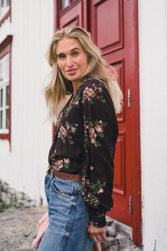 Irene V Shirt Misty Rose Flower 
