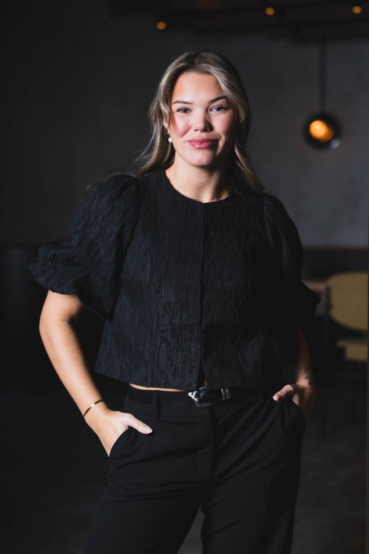 Minu 2/4 Short Top Black 