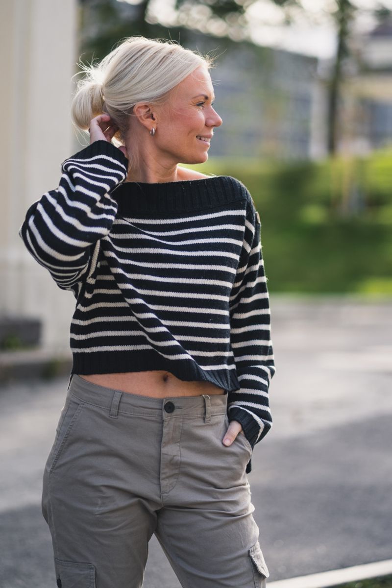 Linne Pullover Black Stripe