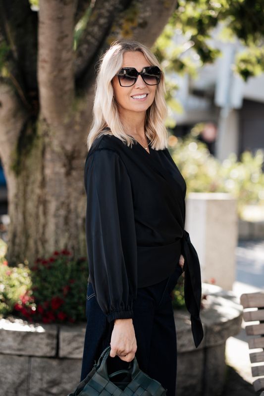 Elena Blouse Semi Rich Black 