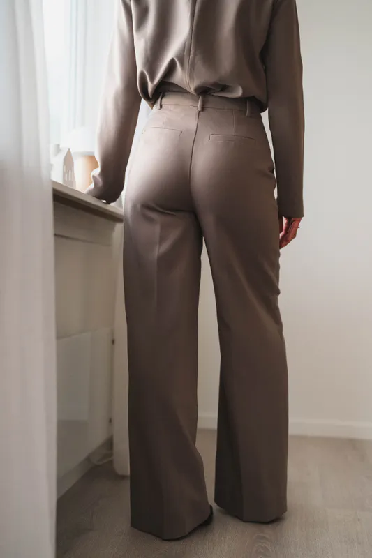 Reign Tailored Extra Wide Taupe Grey 