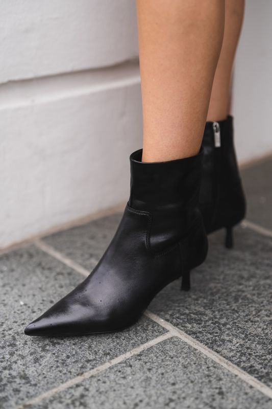 Rebella Leather Black 