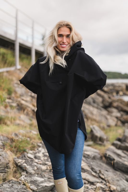 Bergen Poncho Black 