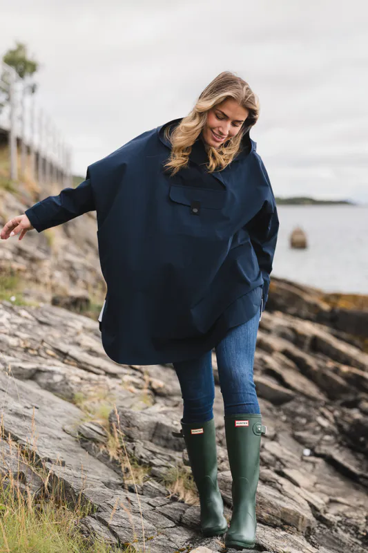 Bergen Poncho Dark Navy