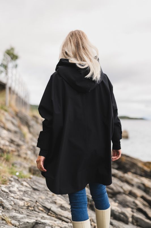 Bergen Poncho Black 