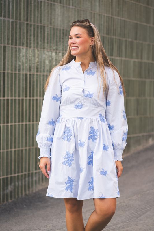Miluna New Embroidery LS Dress Light Blue Flower W. Embroidery