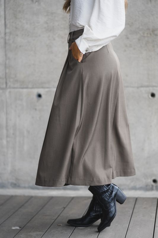 Luna Pocket Pleat Skirt Walnut 