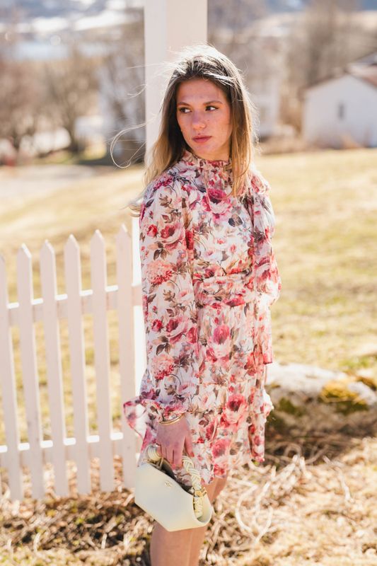 Mio Vintage Flower Dress Creme 