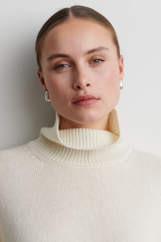 Alpha Knit T-Neck Cream 
