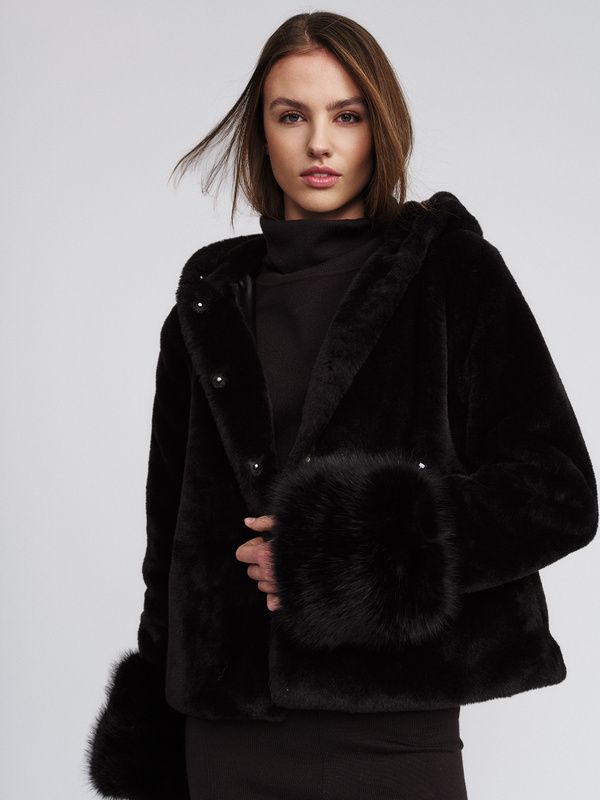 Miu Fake Fur Cuffs Black 