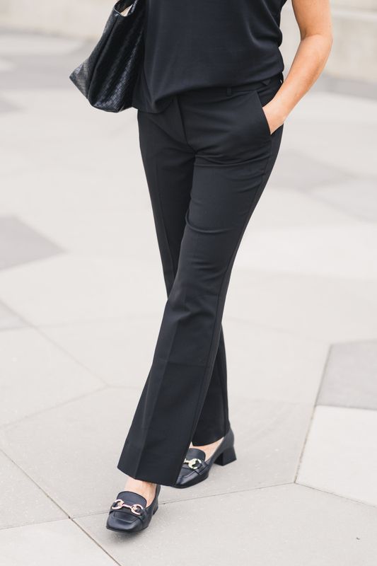 Clara 285 Black Regular 