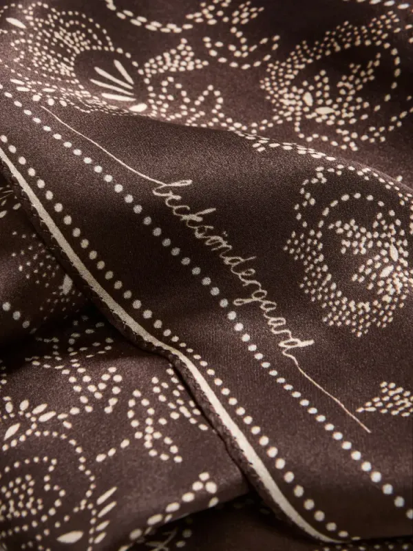 Dotted Flora Diamond Scarf Hot Fudge Brown