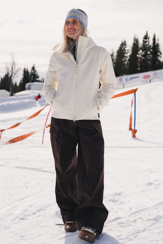 W Tryvann Light Down Jacket Ecru 