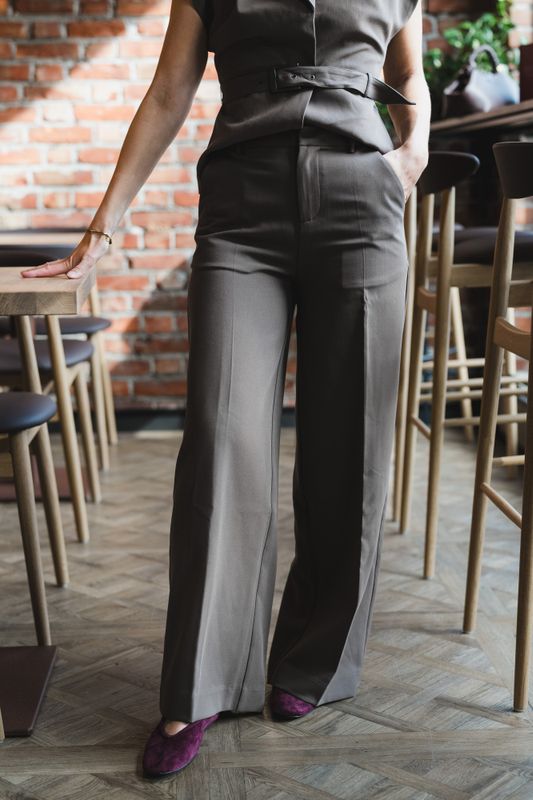 Reign Tailored Extra Wide Taupe Brown 