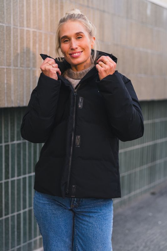 Besseggen Light Short Black 