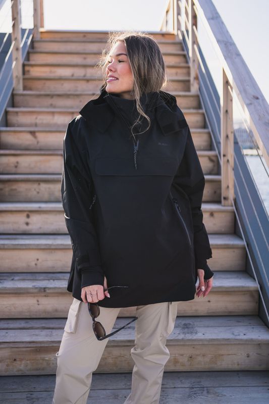 Voss Poncho Black 