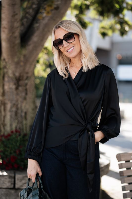 Elena Blouse Semi Rich Black 