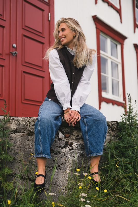 Emma Vest Black Coffee 