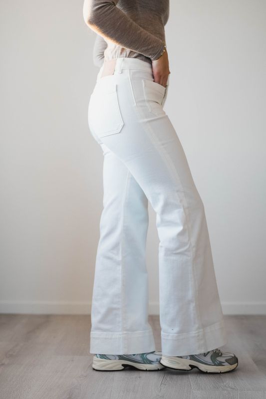 St Monica Low Natural White 