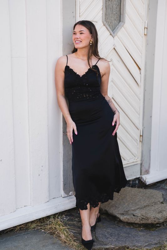 Scarlett Black 