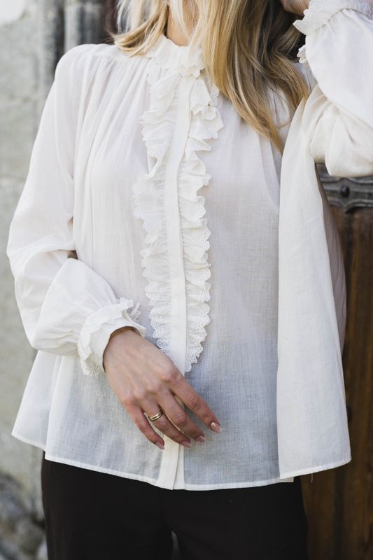 Noor White 